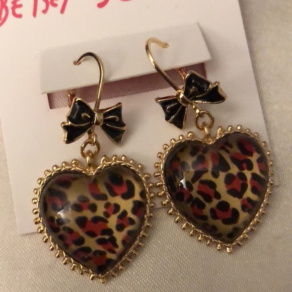 Betsey Johnson Gold Tone Leopard Heart Shaped Drop Earrings Bow Accent NWT - Picture 3 of 11